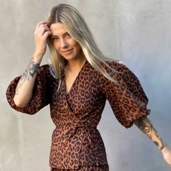 NWOT Ganni Leopard Print Balloon Sleeve Wrap Top, Size 34 - Picture 6 of 6